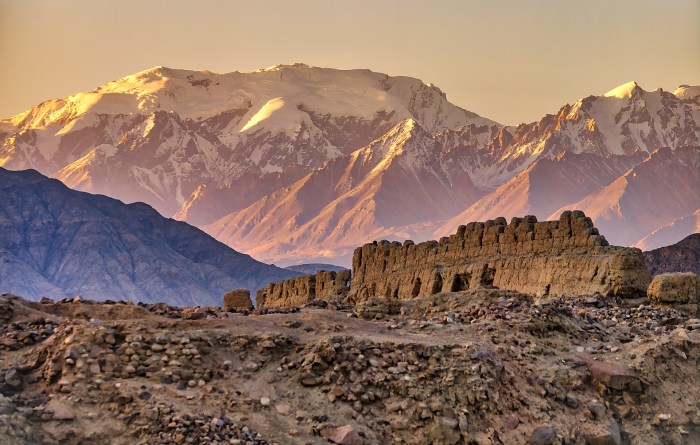 Tashkurgan_AncientFort_HDRb_med_WM_web